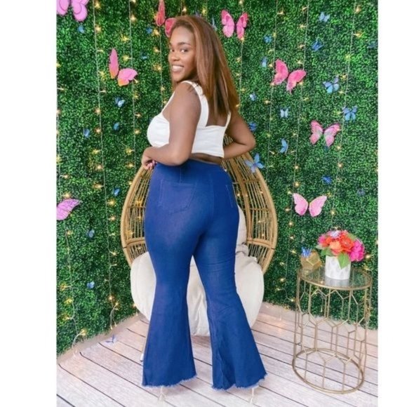 Snatched Plus Wide Leg Jeans: 2X - Picture 2 of 3